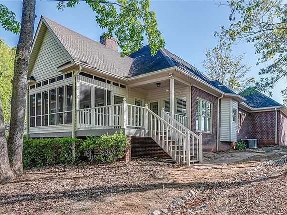 3rd image of 2730 Inglewood Dr