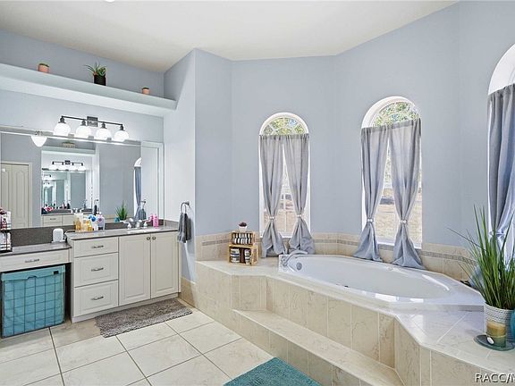 3rd image of 5580 S Kline Ter