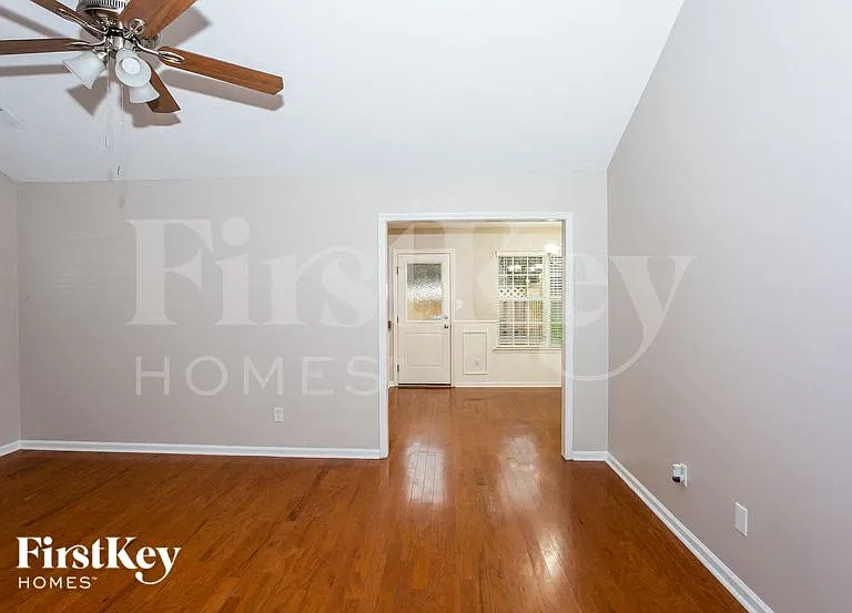 8507 Redstone View Dr — Photo 4