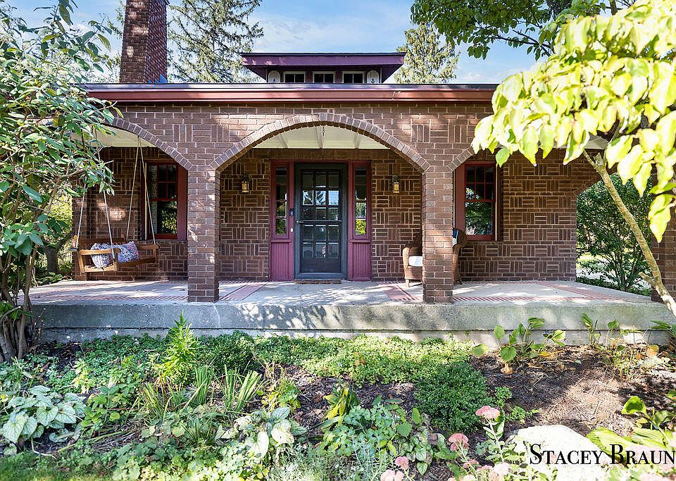 1st image of 3131 Oak Hollow Dr SE