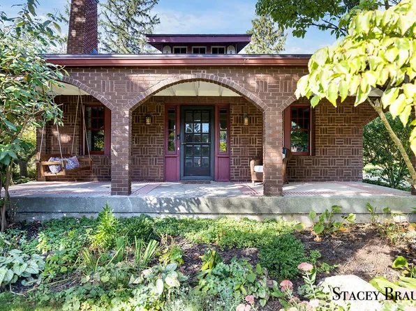 3131 Oak Hollow Dr SE, Grand Rapids, MI 49506