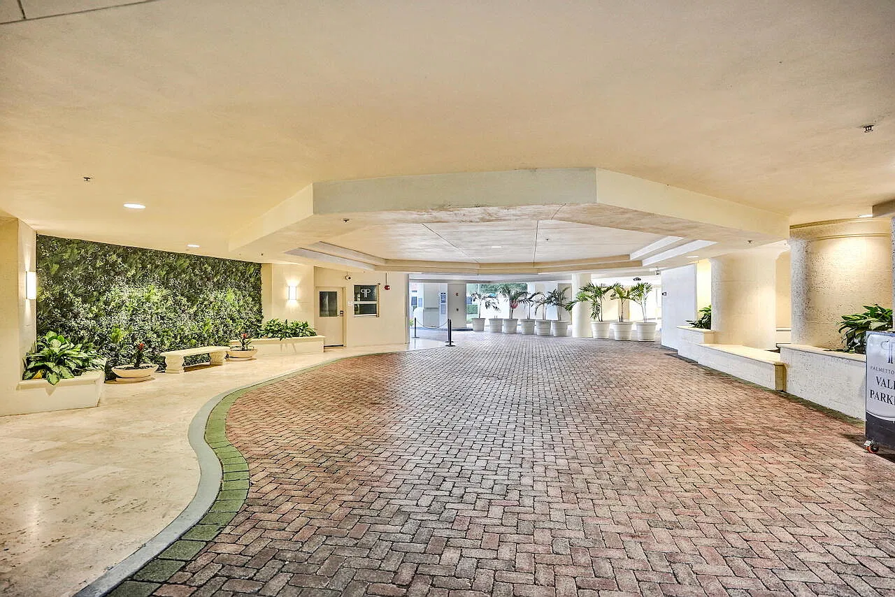 2 bed, 2.0 bath, 1310 sqft, $6,200 — Photo 4