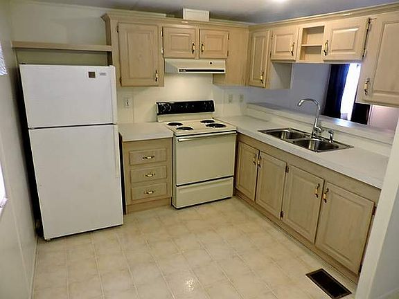 3rd image of 302 Palm Ave