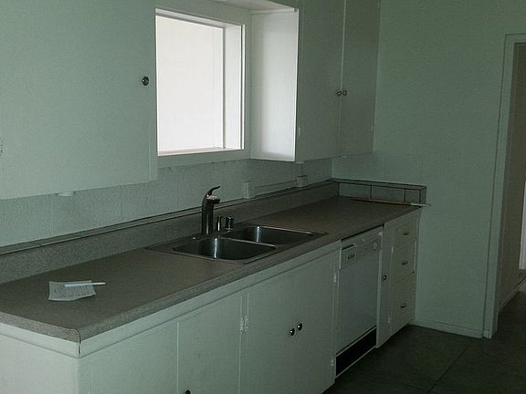 2nd image of 2137 Lucille Ave