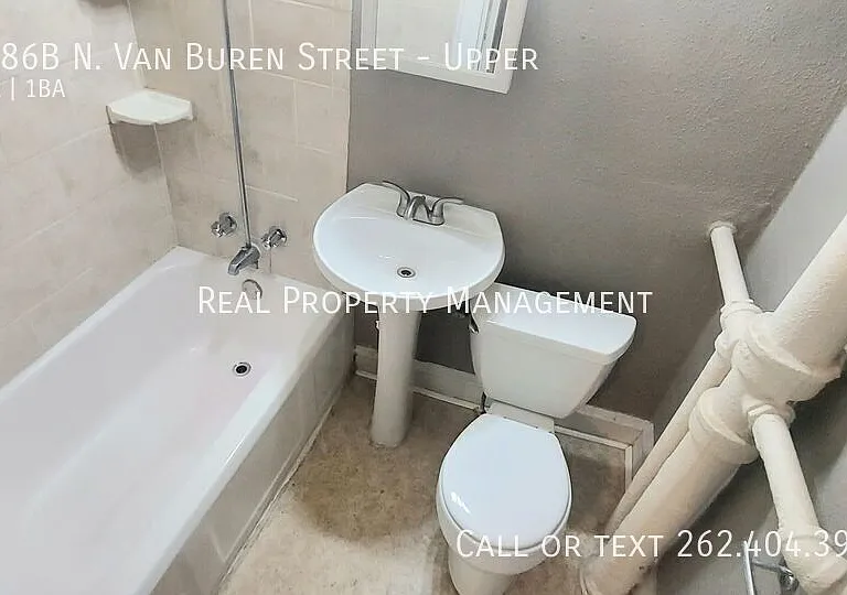 1686B N Van Buren St #UPPER — Photo 5