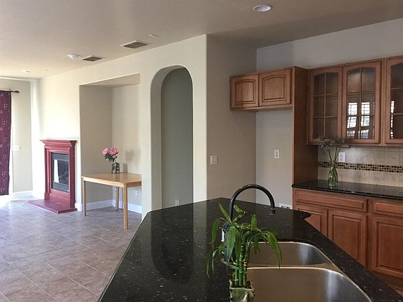 4th image of 390 Allaire Cir