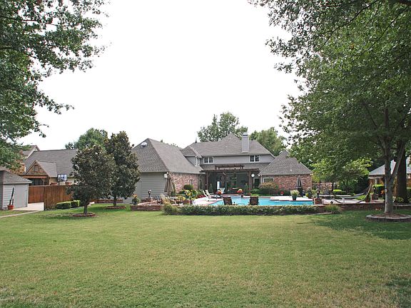 Amazing larg backyard