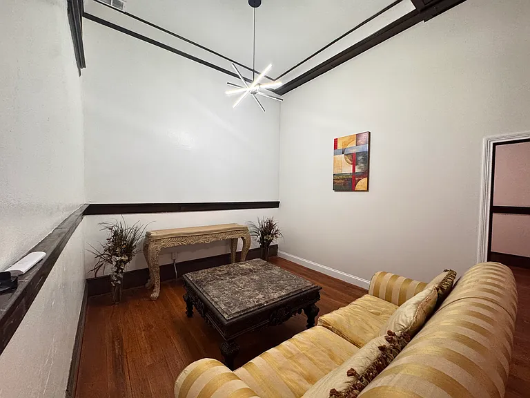 202 W Main St #1 — Photo 2