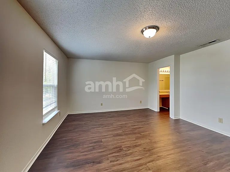 7540 Wymm Ln — Photo 8