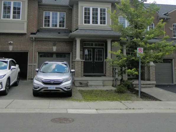208 Harding Park St, Newmarket, ON L3Y 0E3