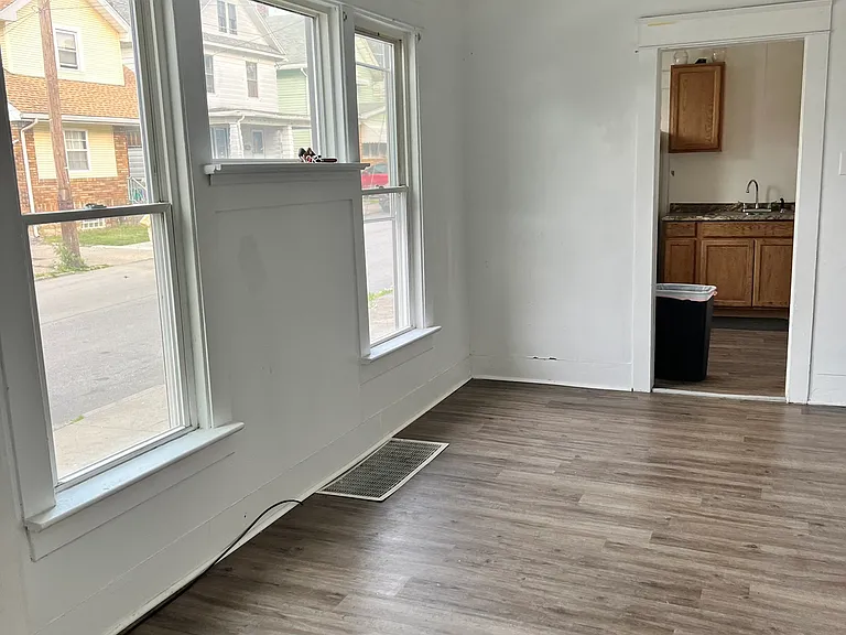 839 E 26th St #2 — Photo 17