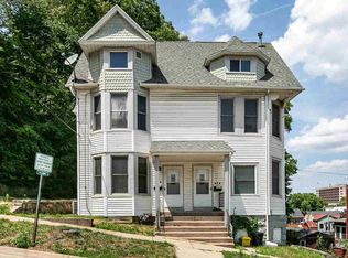 477 W 3rd St, Dubuque, IA 52001