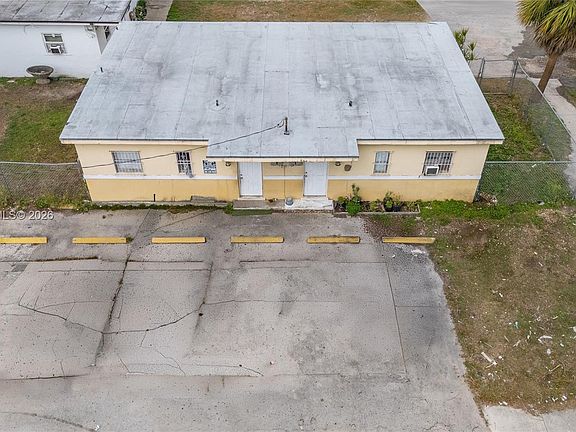 5th image of 1101 SW 2nd St