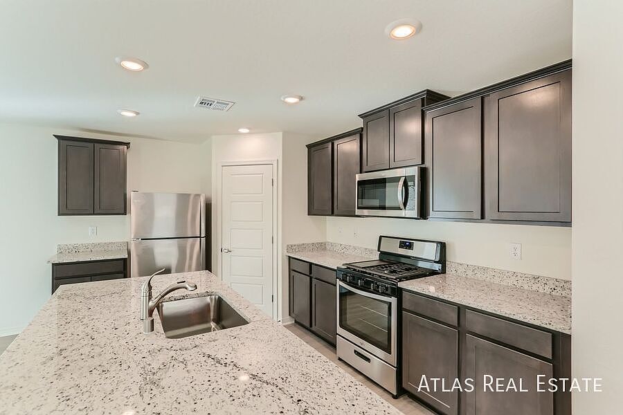 1st image of 521 El Gusto Ave