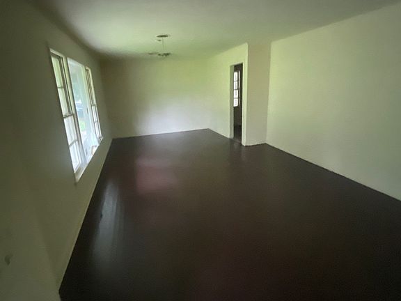 2nd image of 925 Oleander Ave