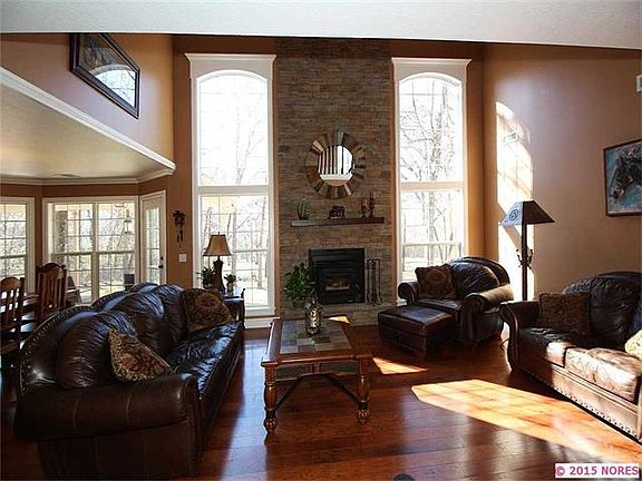 5th image of 22782 Woodridge Dr