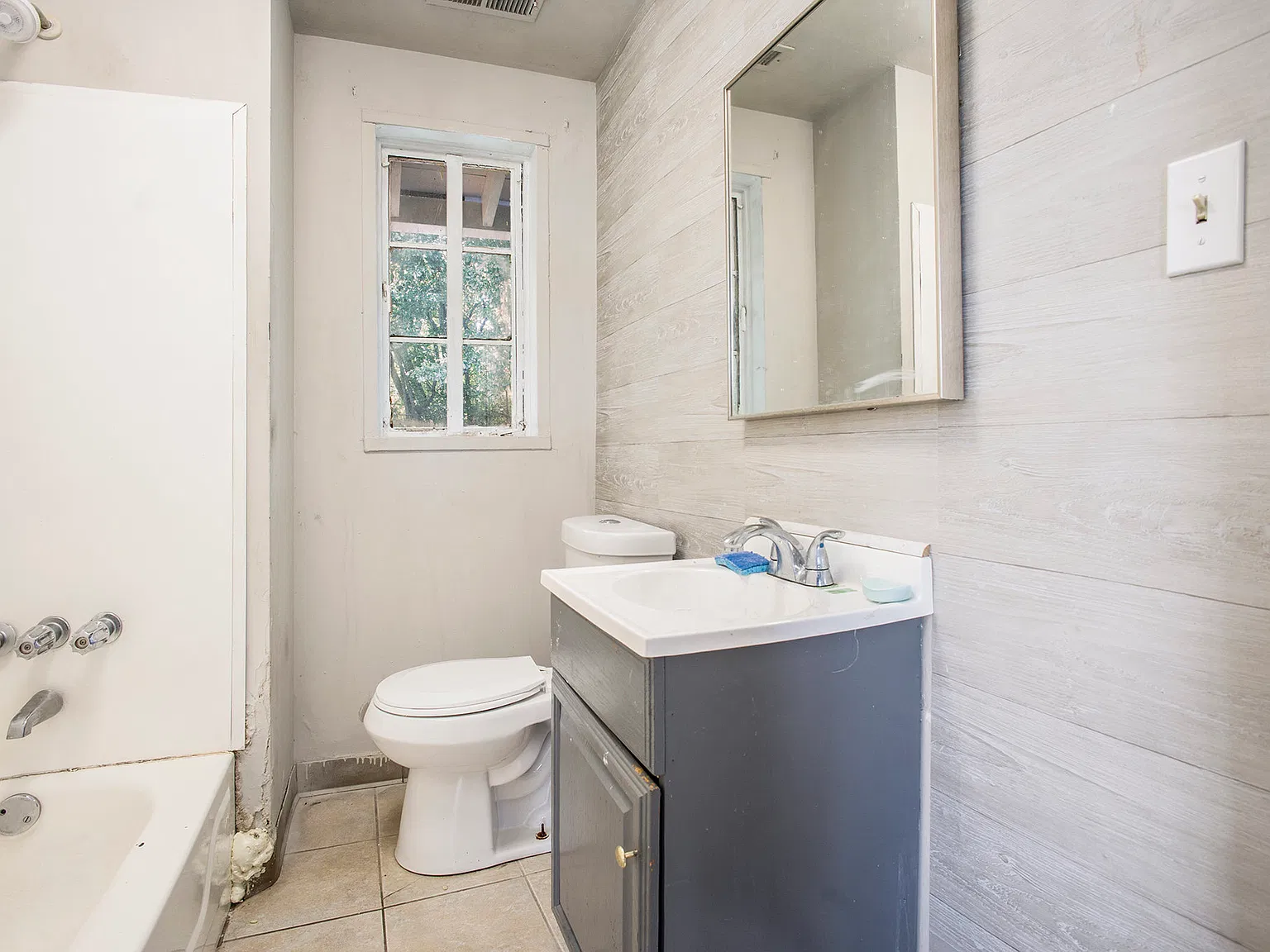 6413 Avenue East (OLD) - A — Photo 3