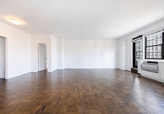 4th image of 320 E 58th St Penthouse B