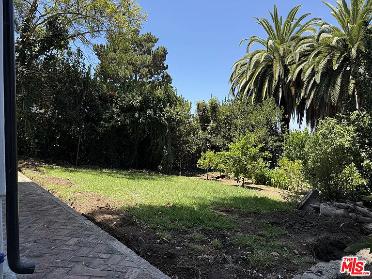 3475 N Knoll Dr — Photo 18