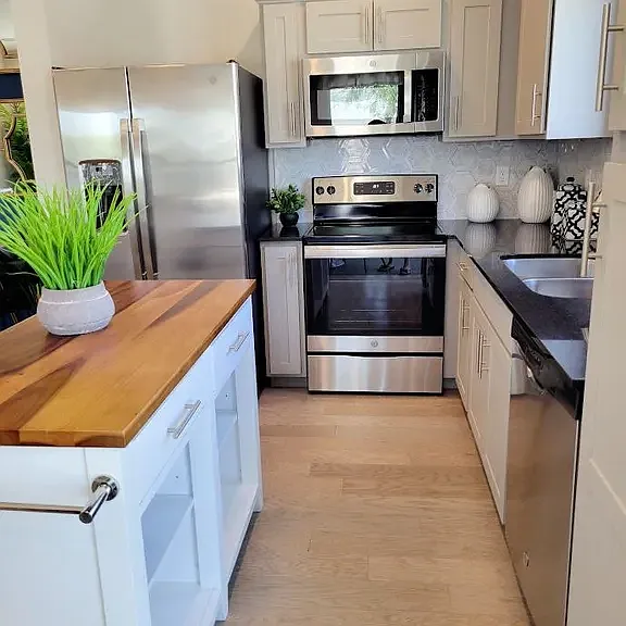 Fully Stocked Kitchen