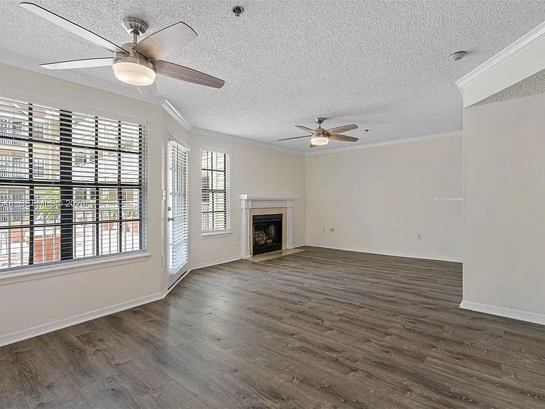 1000 W Horatio St #114 — Photo 20