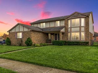 15792 Williamsburg Dr, Macomb, MI 48044