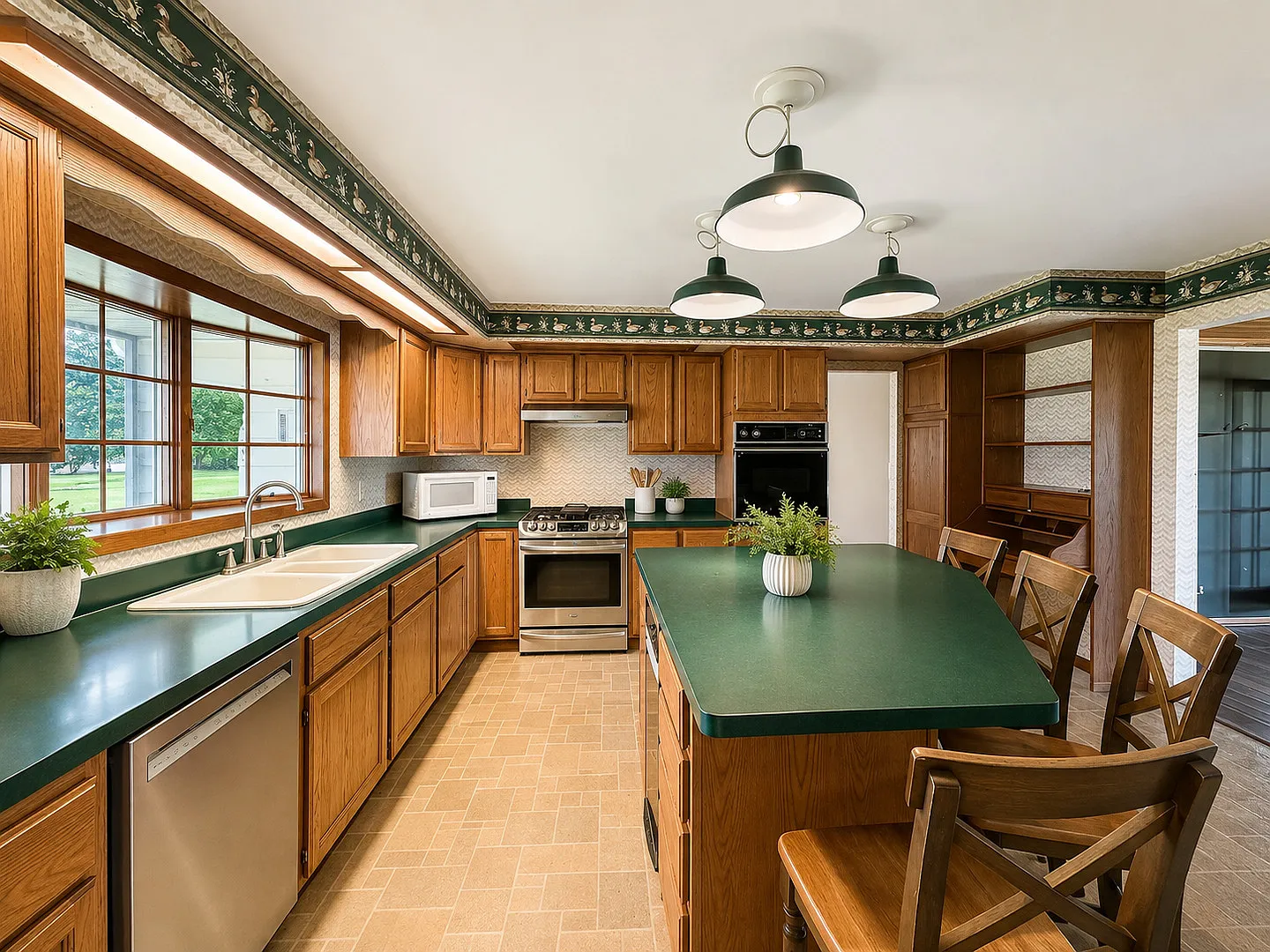 3 bed, 1800 sqft, $2,150 — Photo 4