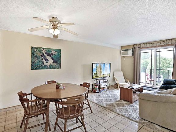 3rd image of 1725 Rollins Ave SE #2B-1Ba