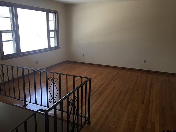 4th image of 24 Holland Ave