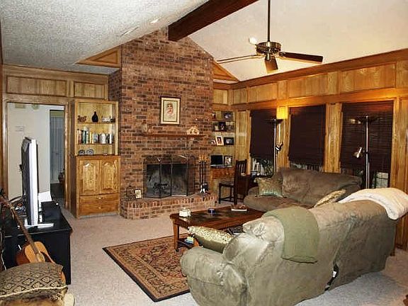 2nd image of 300 Meadows Dr