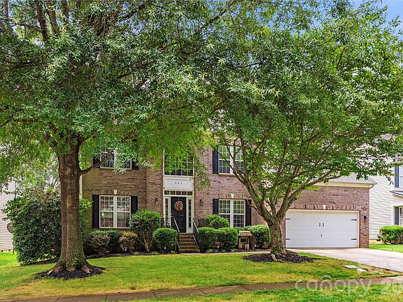 2nd image of 557 Fair Oaks Dr