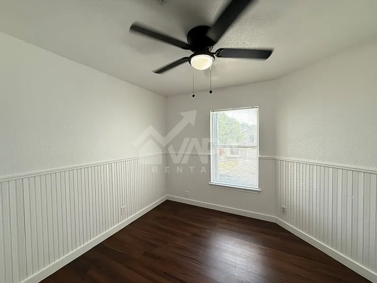9666 Green Plain Dr — Photo 10