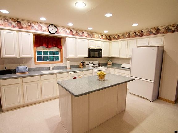 4th image of 16 Glenburnie Dr