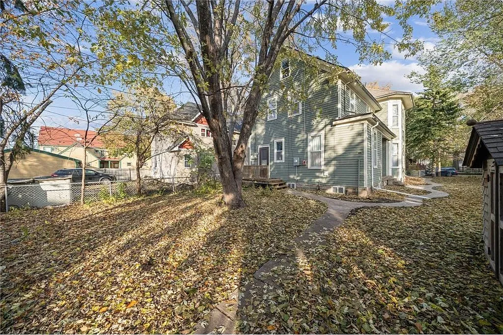 2 bed, 1300 sqft, $1,600 — Photo 2