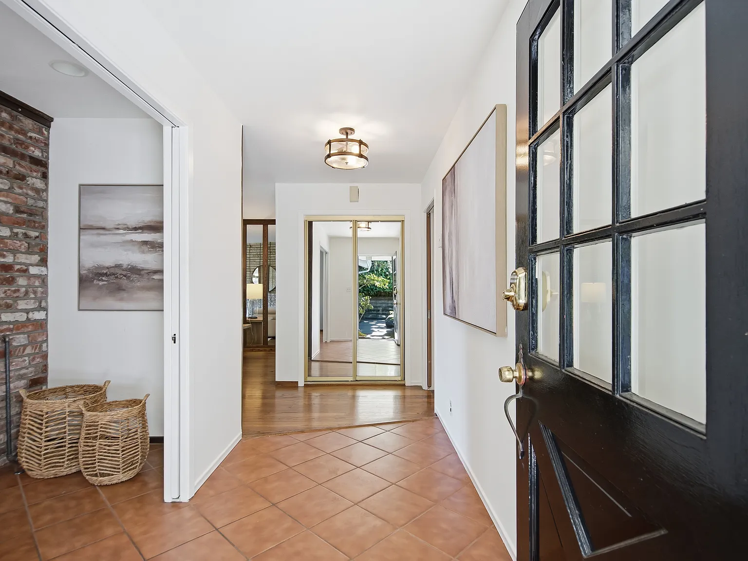 3 bed, 1810 sqft, $6,975 — Photo 2