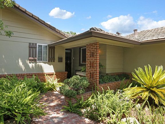 5th image of 513 Gerard Dr