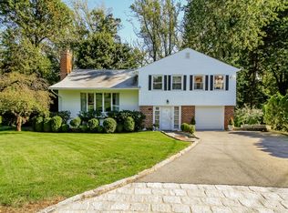 128 Vernon Dr, Scarsdale, NY 10583