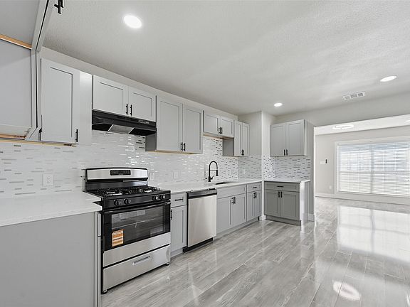 3rd image of 1314 Lorraine Ln