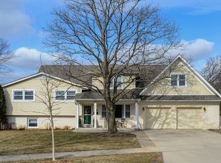 416 Barberry Rd, Highland Park, IL 60035