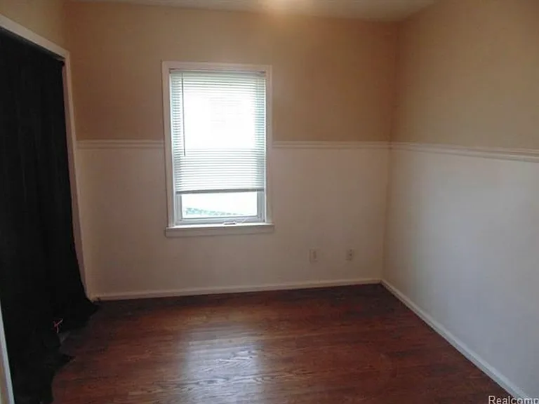 26521 Hampden St — Photo 6
