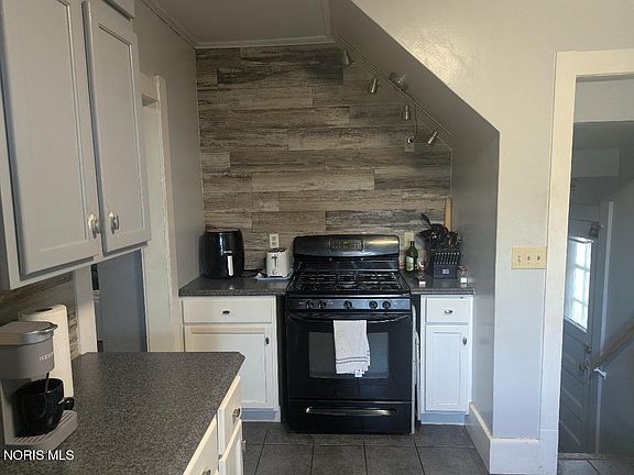 5th image of 223 Valleywood Dr