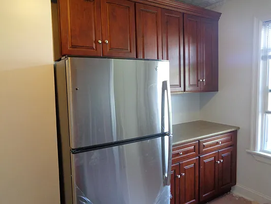 Rented by Zikos Realty Services | media 10