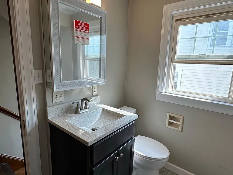 700 Iona Ave — Photo 20