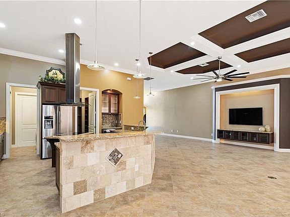 4th image of 2810 SW 44th Ter