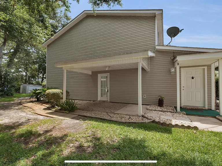 51 Chatelaine Cir — Photo 2