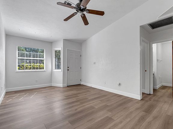 4th image of 3236 Mound Dr