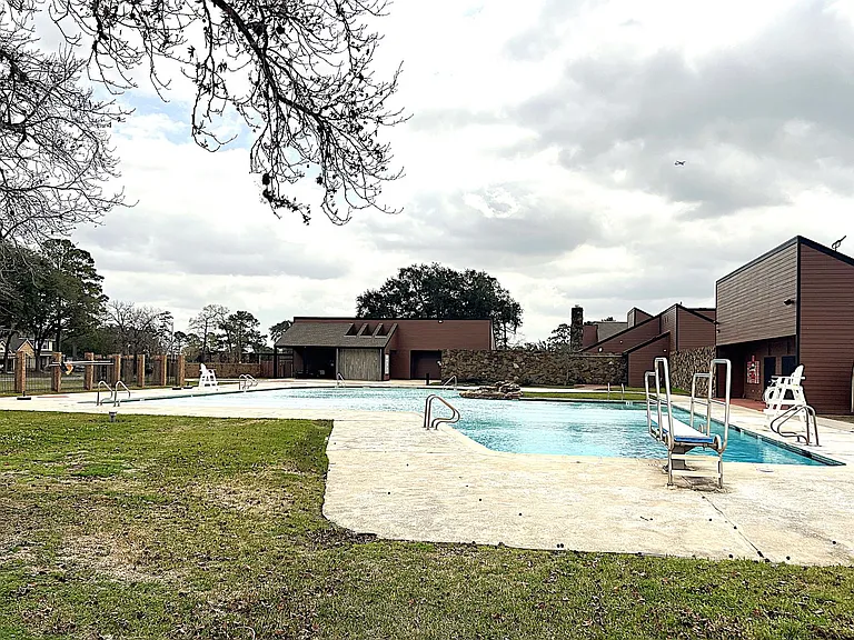 18718 Walden Forest Dr — Photo 33