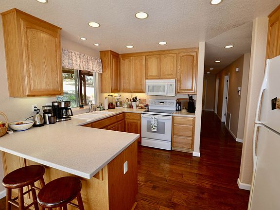 4th image of 250 Mistletoe Ct