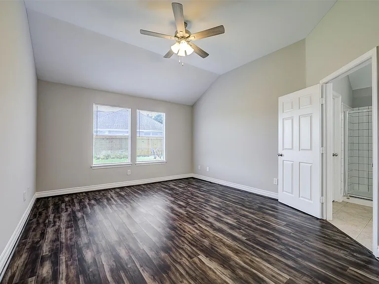 2116 Breezeway Ln — Photo 7