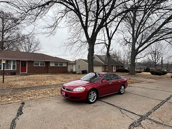3rd image of 850 Cernicek Ln